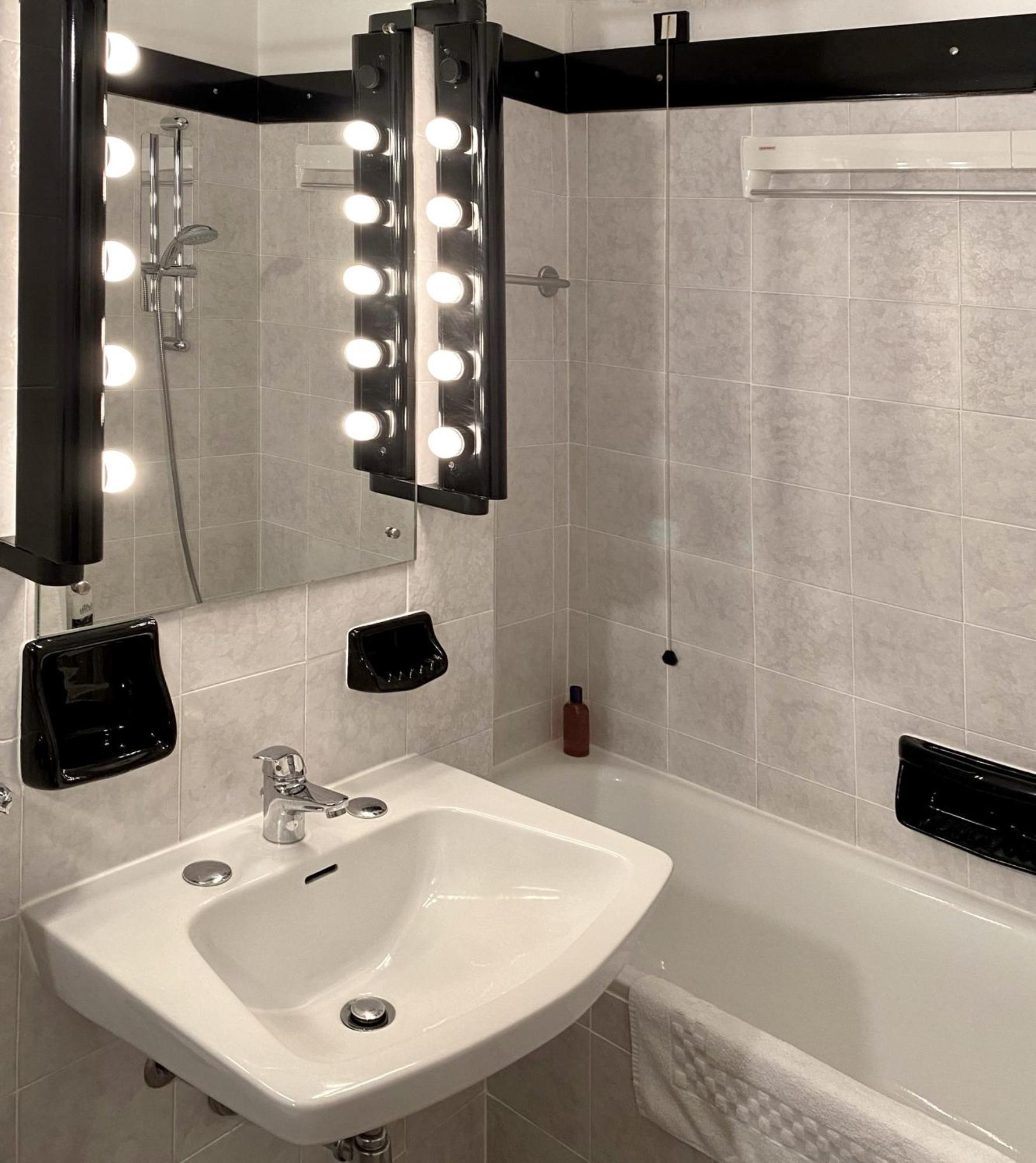 Domus Apartahotel 3*